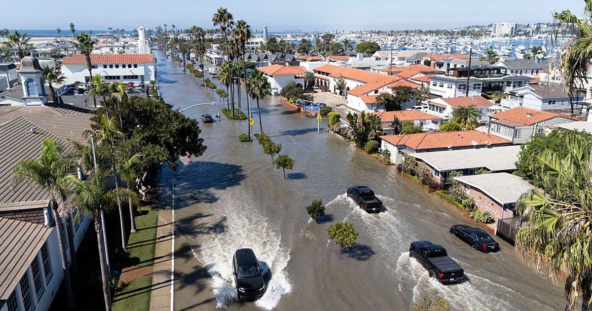 Newport Beach đóng cửa các bãi biển khi bão Rachel gây ra tình trạng khẩn cấp về lũ lụt