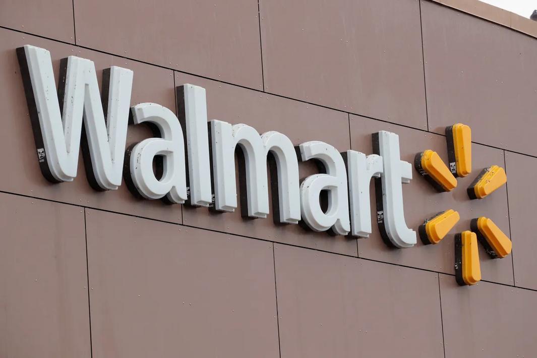 Trong khi Amazon chặn AI agents, Walmart lại mở cửa đón chào