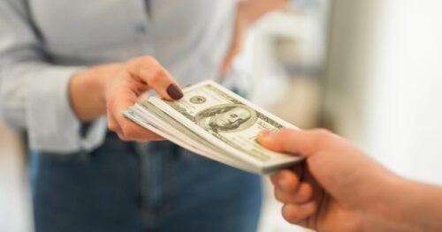Hầu hết phụ huynh Hoa Kỳ hỗ trợ tài chính cho con cái trưởng thành, khảo sát tiết lộ