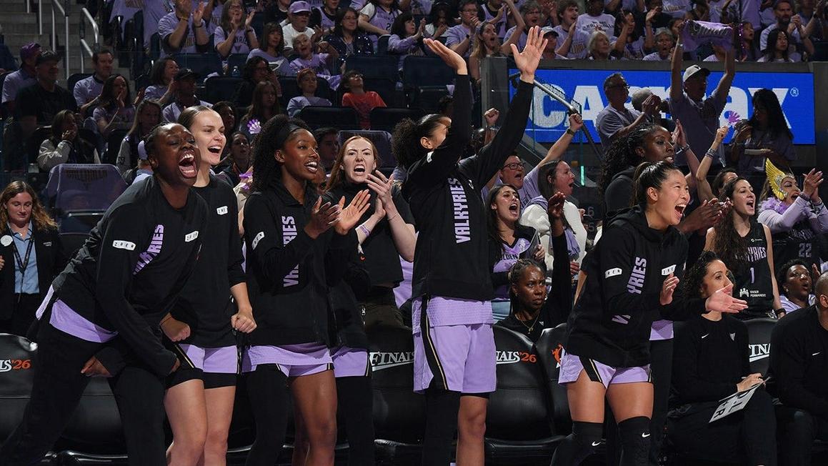 Các ký giả thể thao im lặng trước vụ biểu tình quốc ca của WNBA và tranh cãi về điền kinh trung học
