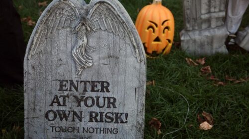 NAACP yêu cầu gỡ bỏ trang trí Halloween hình thi thể giả tại một nhà dân ở Pennsylvania