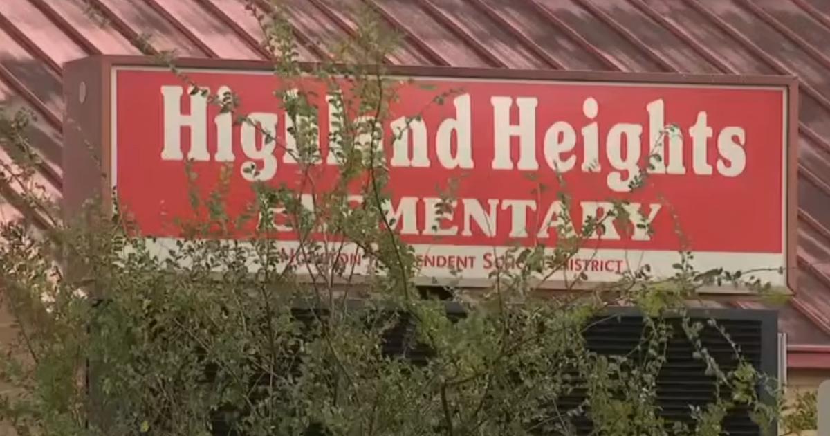 Phụ huynh phản ánh trường học ở Houston thiếu nước sạch và điều hòa