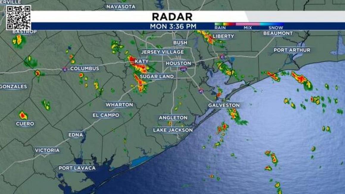 Trực tiếp Radar: Mưa và giông đang di chuyển qua Đông Nam Texas