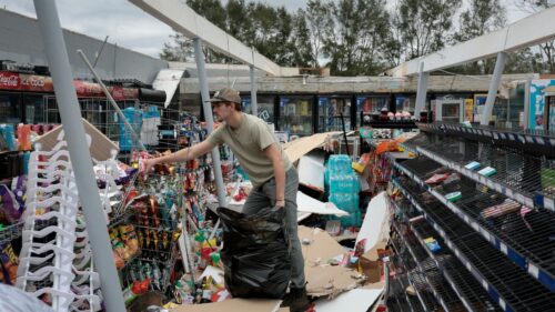 Bão Isaias: Hình ảnh cho thấy sự tàn phá nặng nề sau bão ở Florida