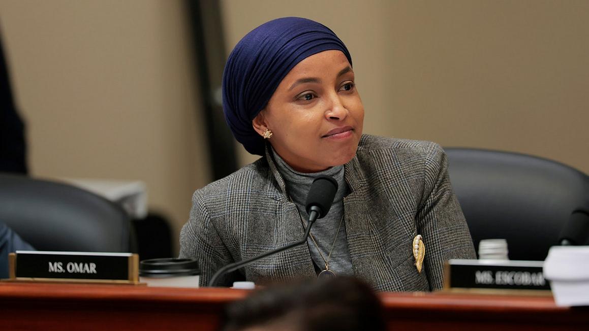 Trump muốn truất quyền dân biểu Ilhan Omar đối mặt thử thách lịch sử tại Tối Cao Pháp Viện, nhưng chuyên gia pháp lý thấy có những khúc mắc chưa từng có