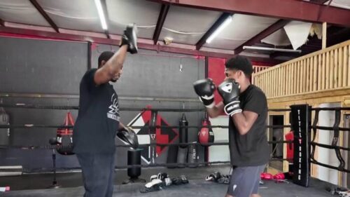 Sau làn sóng bạo lực thanh thiếu niên, một phòng tập boxing ở Houston khởi động chương trình miễn phí