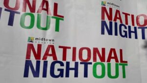Hàng trăm người tham dự Lễ Kỷ niệm Ngày Quốc gia Đêm Tối lần thứ 22 tại Midtown
