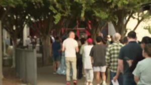 Harris County lập kỷ lục bỏ phiếu sớm trong ngày đầu tiên với hơn 100.000 phiếu bầu