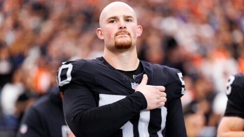 Cầu thủ chuyên nghiệp NFL bỏ chuyến đi cắm trại để sang London
