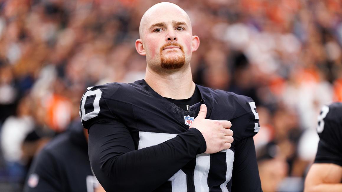 Cầu thủ chuyên nghiệp NFL bỏ chuyến đi cắm trại để sang London