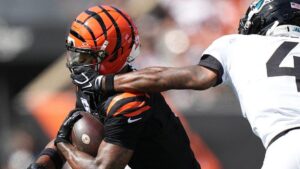 Ngôi sao Ja’Marr Chase của Bengals bị chấn động sau pha va chạm mạnh