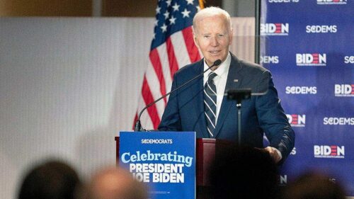 Cựu Tổng thống Biden vắng bóng trên đường đua vận động tranh cử khi Obama và Harris ra sức hỗ trợ thúc đẩy cuộc bầu cử giữa kỳ