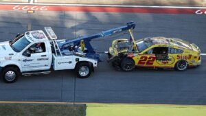 Tai nạn kinh hoàng tại Talladega: Logano lộn vòng, Herbst đâm tường tốc độ cao