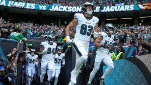 Cú đúp phạt đền ở London: Trận đấu mở màn NFL mùa giải bị hủy và hai cầu thủ bị đuổi