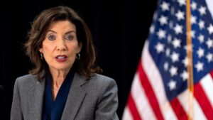 Văn Phòng Thống Đốc Hochul Chế Nhạo Thư Ký Báo Chí Tòa Bạch Ốc Mới