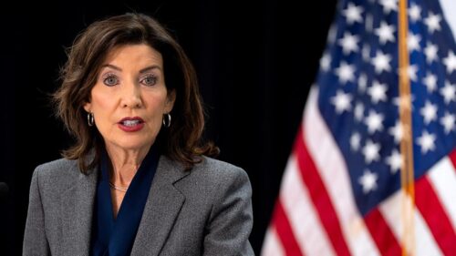 Văn Phòng Thống Đốc Hochul Chế Nhạo Thư Ký Báo Chí Tòa Bạch Ốc Mới