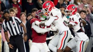 Quyết định thiếu sót của trọng tài phủ bóng lên chiến thắng của Georgia trước Alabama