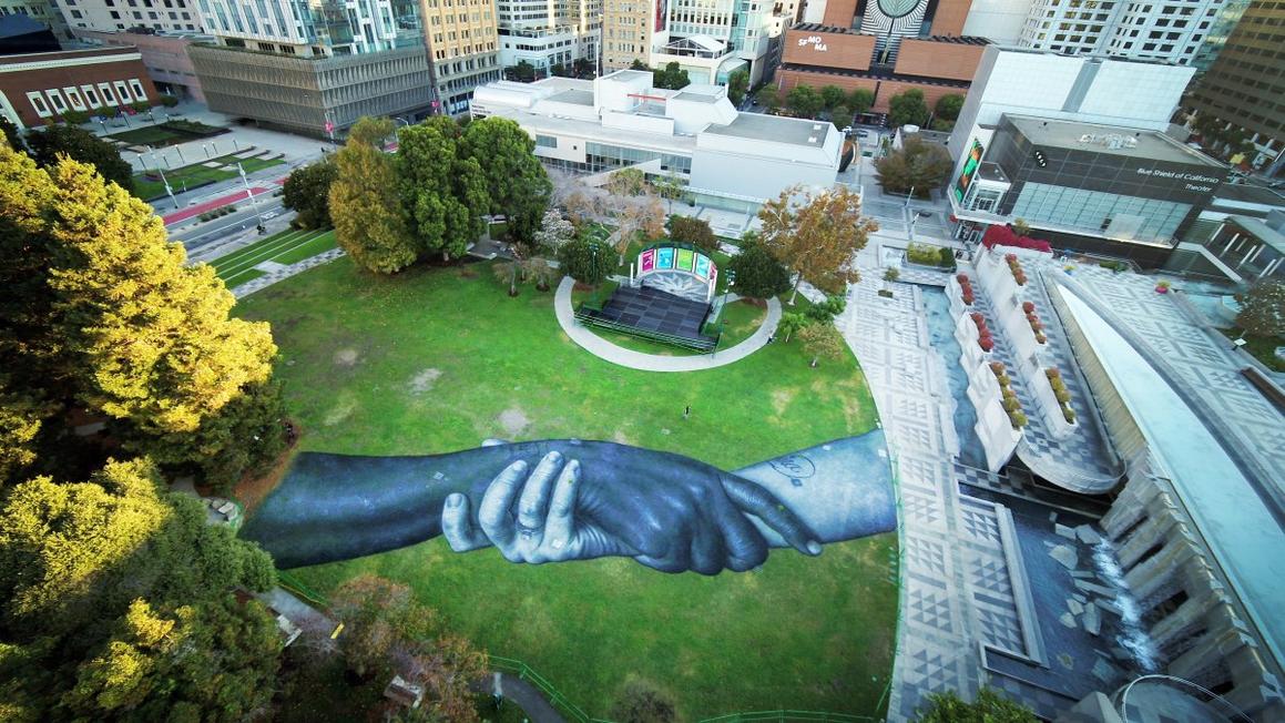 Nghệ Sĩ Pháp-Thụy Sĩ Biến Đổi Thảm Cỏ Ở Vườn Yerba Buena, San Francisco Thành Tác Phẩm Nghệ Thuật Toàn Cầu