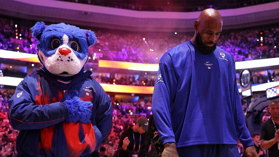 Cựu sao NBA nói LeBron James nên &#8220;đứng yên&#8221; trong Quốc ca