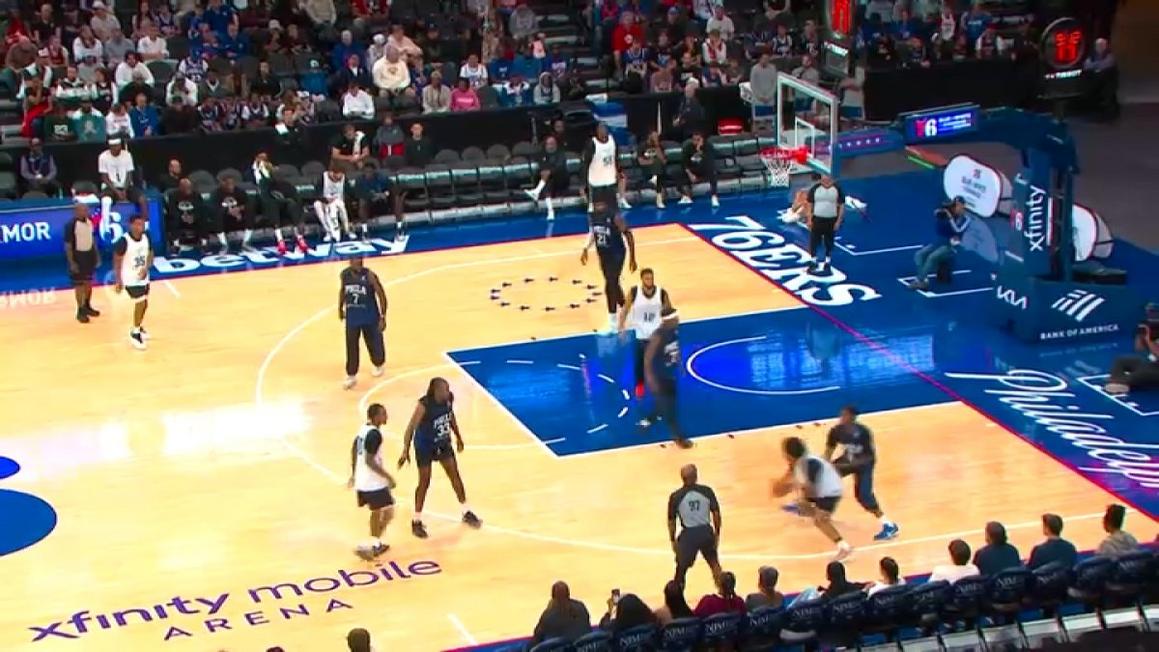 Người hâm mộ Sixers đổ về sân xem LeBron James lần đầu