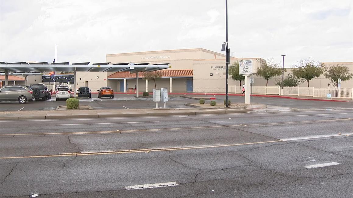 Bốn người lớn bị sét đánh ngoài trường tiểu học ở Arizona