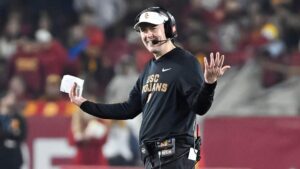 Tương lai của Huấn luyện viên Lincoln Riley tại USC có thể kết thúc với trận thua trước thủ môn dự bị của Ohio State