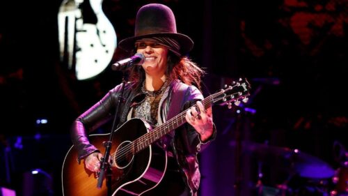 Ca sĩ Linda Perry chia sẻ về việc phát hiện ung thư vú nhờ may mắn