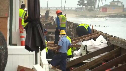 Sơ tán bắt buộc ở Long Beach do sóng lớn