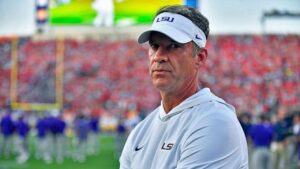 Huấn luyện viên Lane Kiffin liên tục phàn nàn, MLB có một mùa giải chậm chạp và Paige Spiranac hé lộ trang phục Halloween!