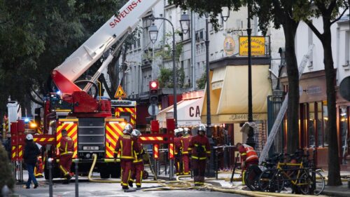 Chợ Thực phẩm Lịch sử 400 Năm Tuổi ở Paris Bị Thiêu Rụi Trong Vụ Hỏa Hoạn Lớn