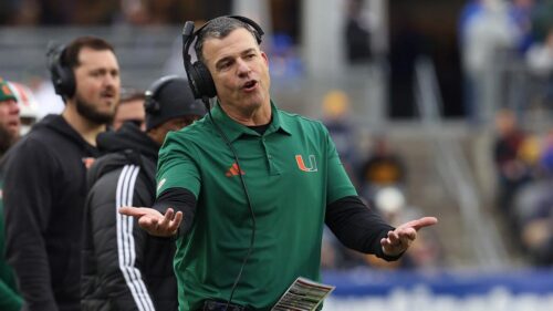 Huấn luyện viên Miami Hurricanes ủng hộ việc bỏ phiếu xếp hạng trước mùa giải College Football, chỉ trích SEC