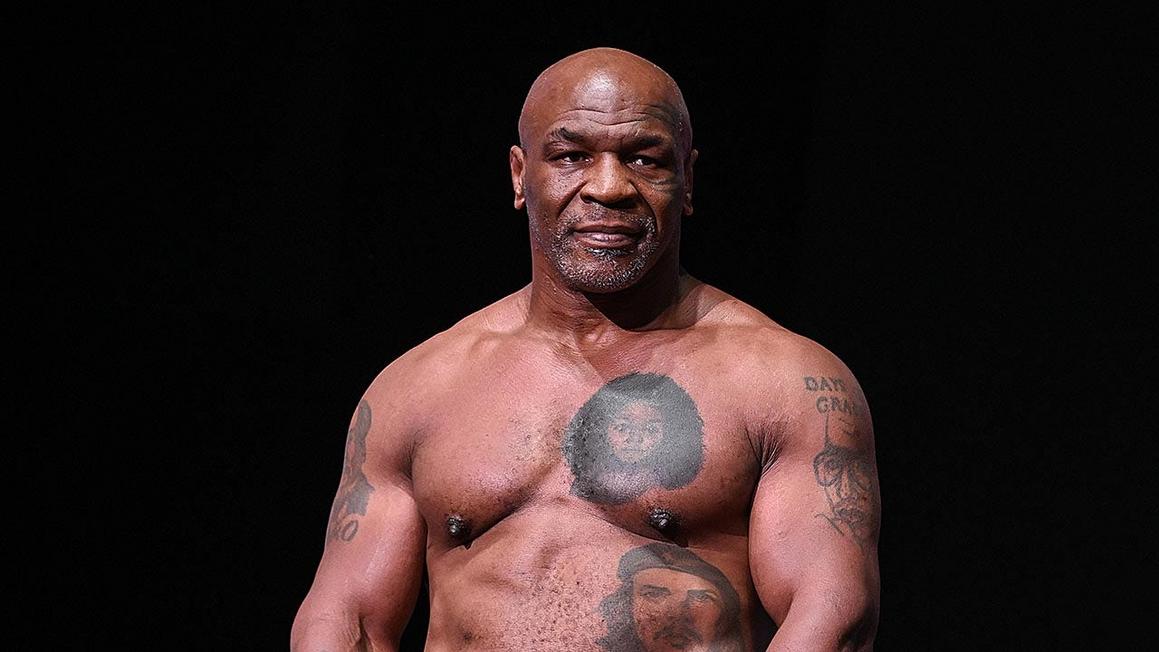 Mike Tyson nhớ lại thời là &#8220;cậu bé đấm bốc&#8221; và đổi thuốc lá lấy bánh quy