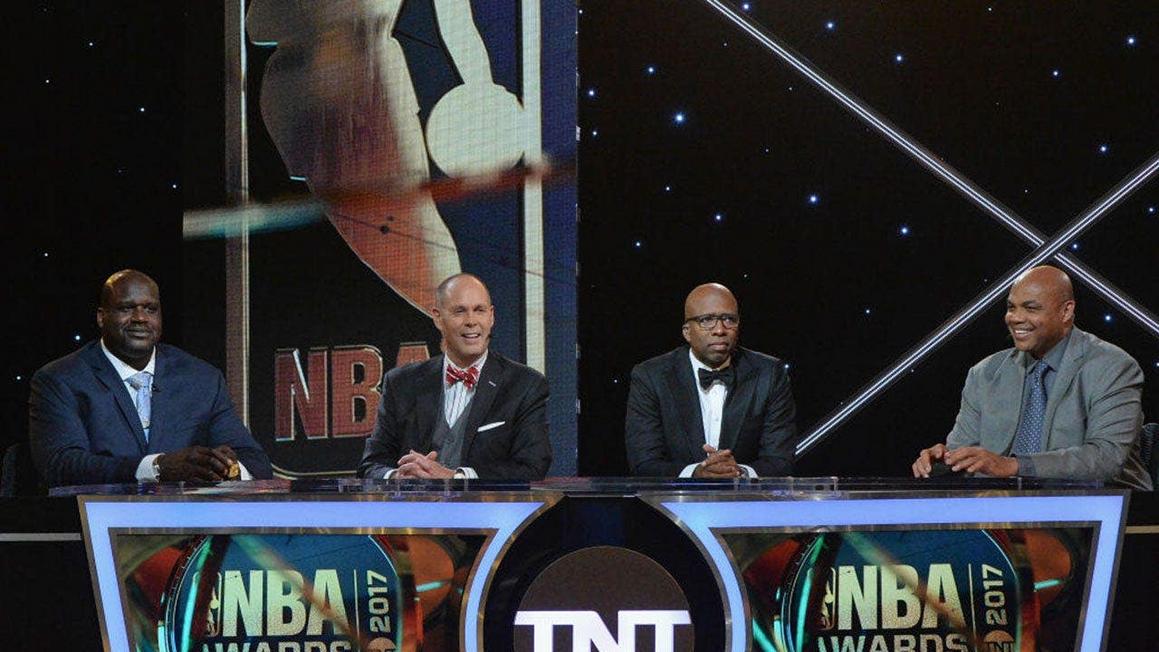 Ai sẽ kế nhiệm Ernie Johnson dẫn dắt &#8216;Inside the NBA&#8217;?