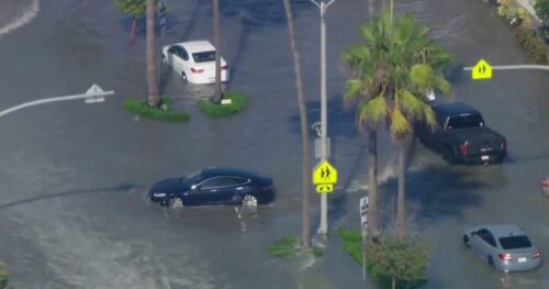 Newport Beach tuyên bố tình trạng khẩn cấp trước bão, triều cường