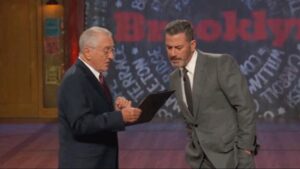 Robert De Niro đóng vai Chủ tịch FCC, đe dọa Jimmy Kimmel trong tiểu phẩm hài