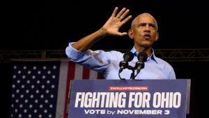 Ông Obama chê nhà Trắng của Tổng Thống Trump như ‘Saddam Hussein mở tiệm Cheesecake’