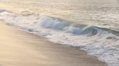 Triều cường dâng cao bờ biển Nam California do trăng thợ săn