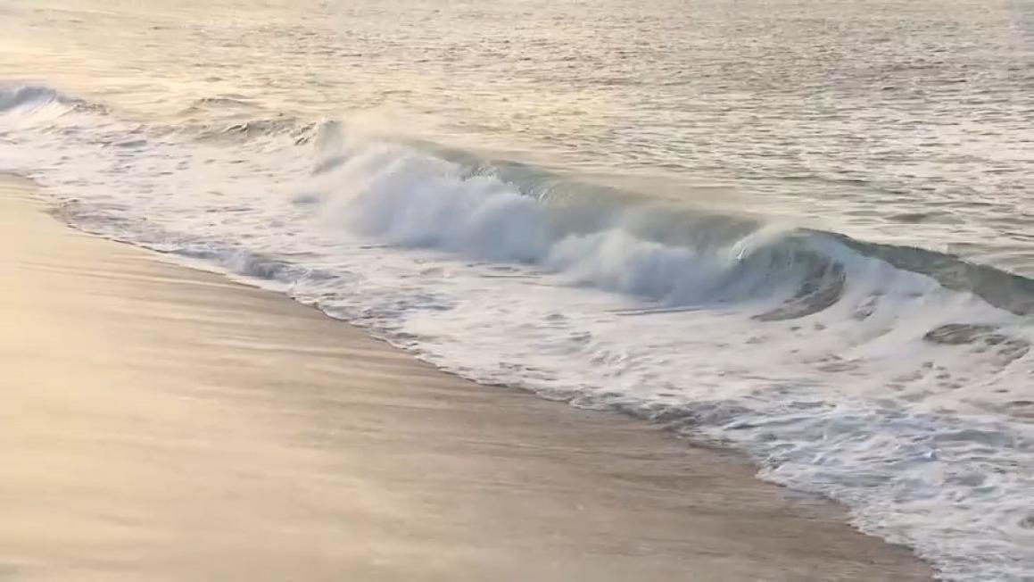 Triều cường dâng cao bờ biển Nam California do trăng thợ săn