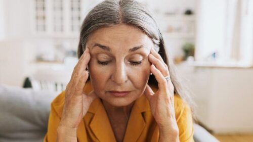 10 Tình trạng sức khỏe có thể liên quan đến Alzheimer’s nhiều năm trước chẩn đoán