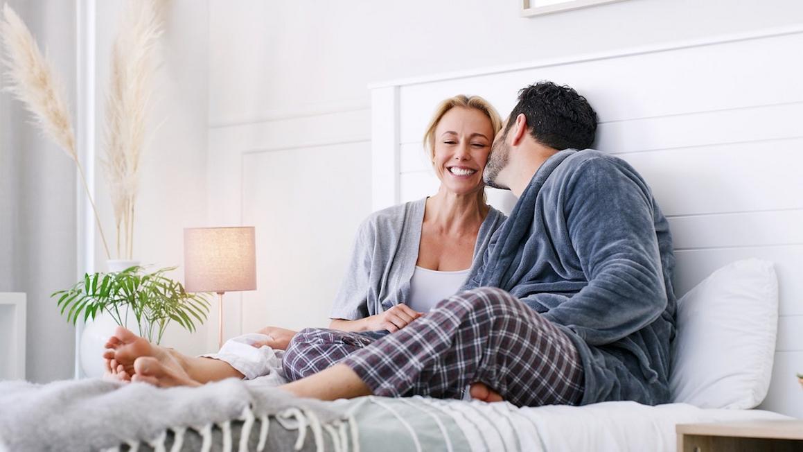 Chuyên gia tiết lộ lý do nam giới trẻ tuổi bị thu hút bởi phụ nữ lớn tuổi
