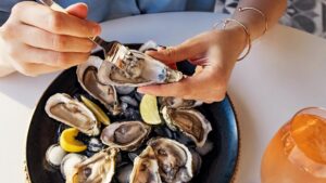 Nghệ Nhân Ẩm Thực Andrew Zimmern: Hương Vị Hàu Phụ Thuộc Vào Nơi Sinh Trưởng