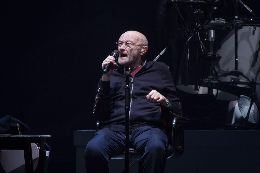 Phil Collins chỉ trích Tổng thống Donald Trump là &#8216;khó ưa&#8217;, nói về bài hát chưa viết về nước Mỹ