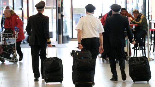 Mối nguy hiểm tiềm ẩn trong buồng lái: 3/4 phi công báo cáo cơn “ngủ gật”