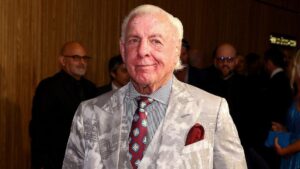 Huyền thoại Đô Vật Ric Flair Nhập Viện Khẩn Cấp Sau Cú Ngã Ngoài Quán Bar