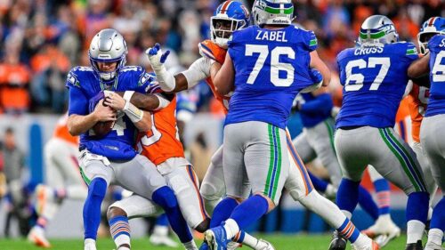 Denver Broncos thắng Seattle Seahawks 17-14 ở hiệp phụ