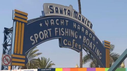 Biển hiệu Cầu tàu Santa Monica chuẩn bị tháo dỡ để trùng tu tại Las Vegas