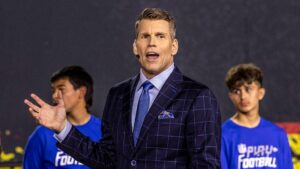 Scott Hanson bảo vệ cách điều hành trận đấu của NFL, gọi đây là giải đấu được điều hành tốt nhất tại Hoa Kỳ