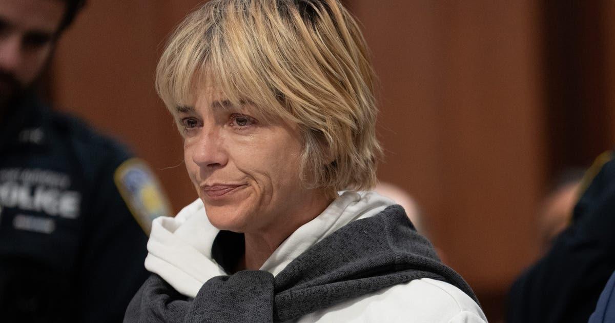Selma Blair xin lỗi về vụ việc trên máy bay: &#8216;Tôi vô cùng xin lỗi&#8217;
