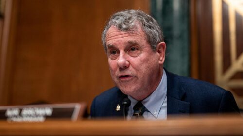 Thượng Nghị Sĩ Ohio Sherrod Brown Từng Phản Đối Việc Giải Cứu Tù Binh Chiến Việt Nam