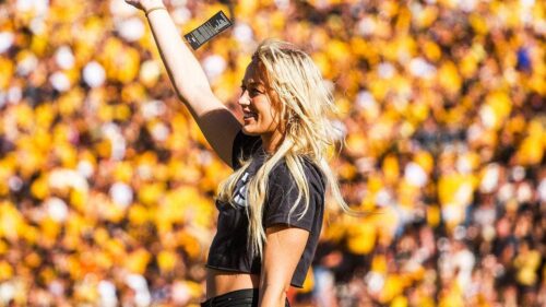 Sophie Cunningham gửi thông điệp đến các cô gái WNBA ghét phụ nữ bằng chiếc mũ của mình
